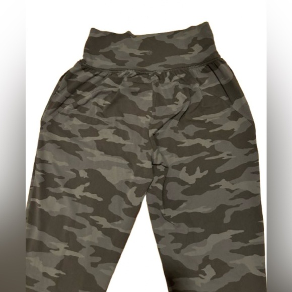 Athleta Salutation gray camo baggy joggers w pckts SZ S - Picture 8 of 8